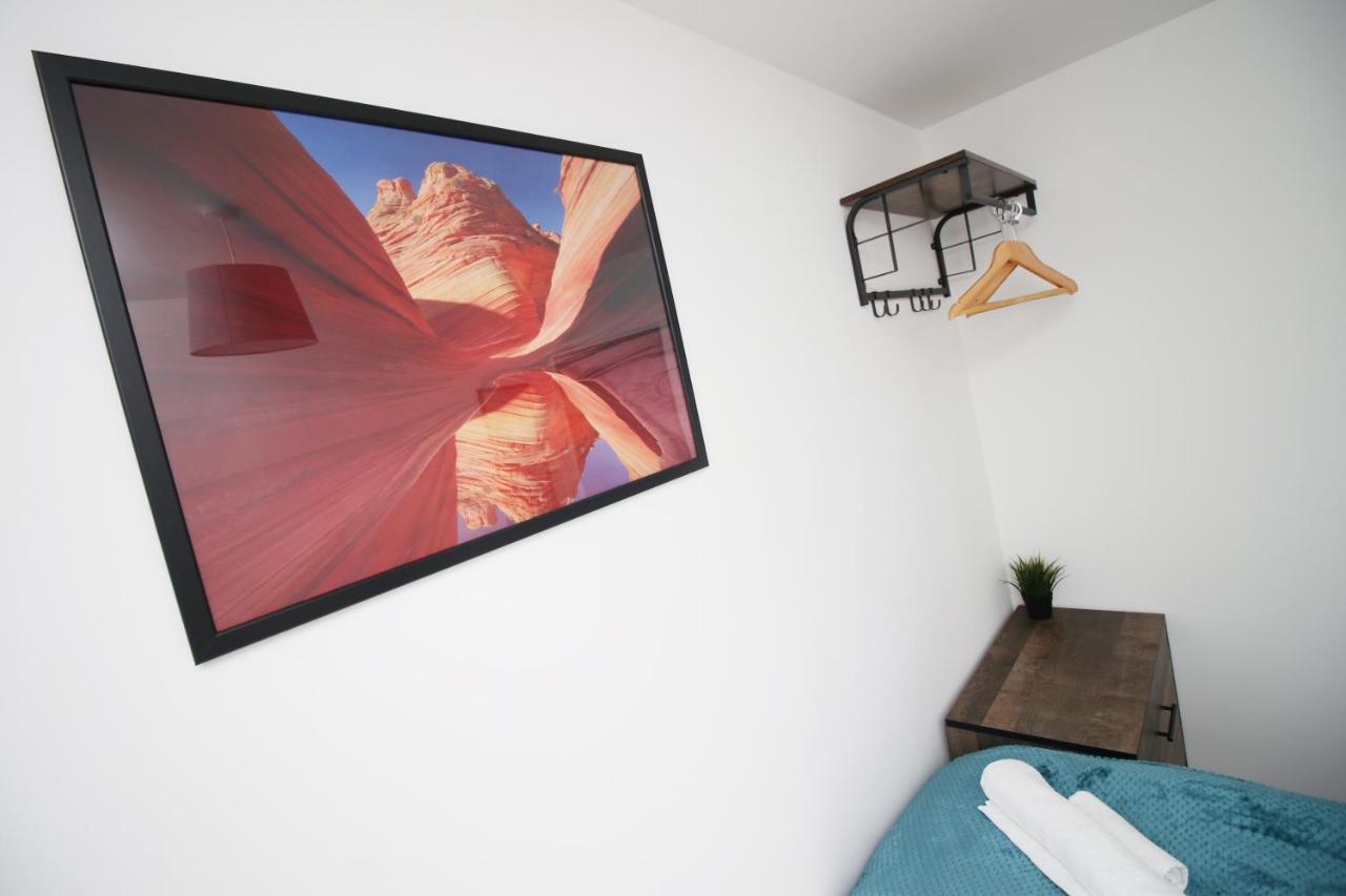 Delft - Spacious Home, High Speed Wi-Fi, Free Parking, Terrace Swindon Exteriör bild