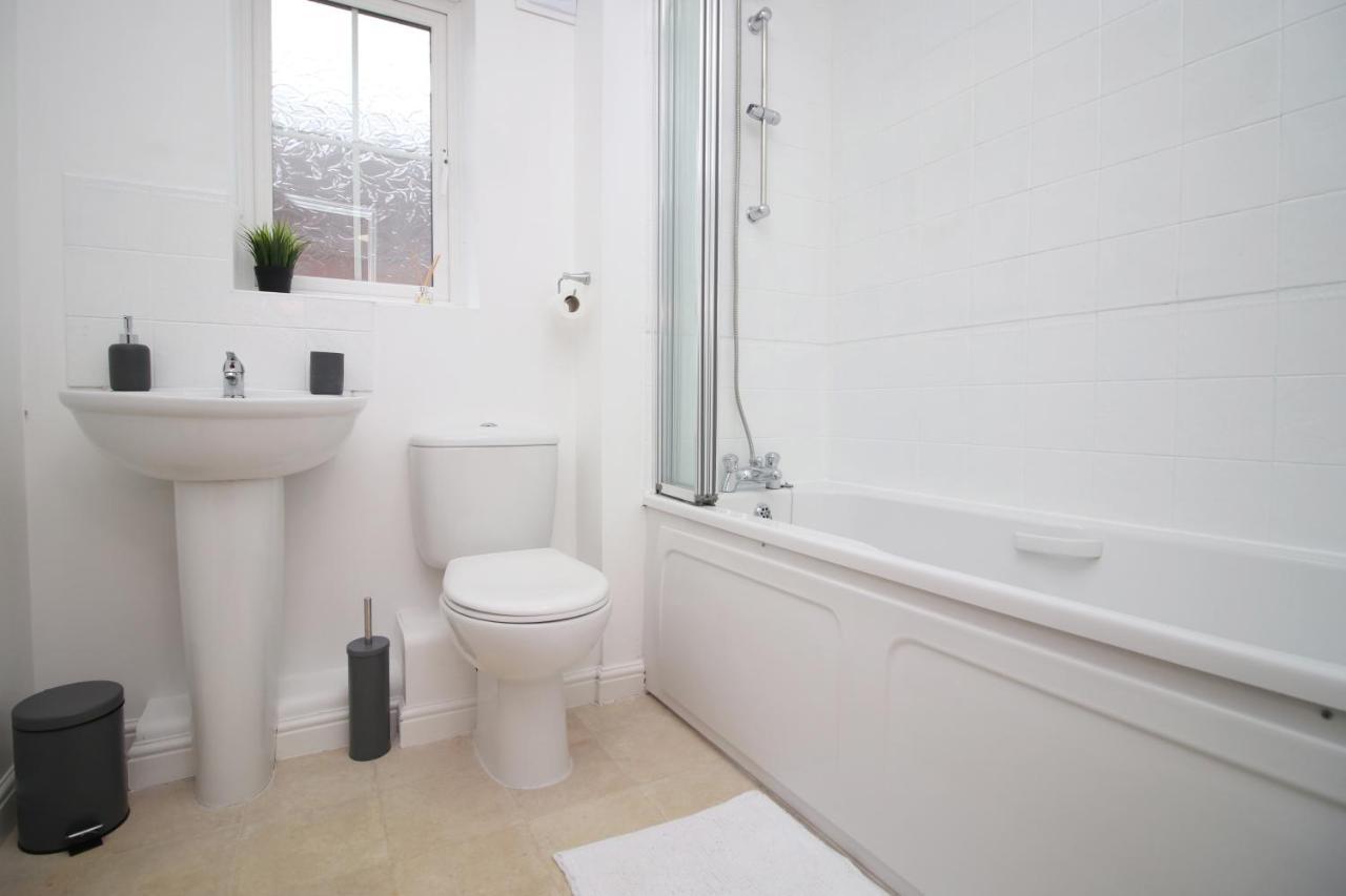 Delft - Spacious Home, High Speed Wi-Fi, Free Parking, Terrace Swindon Exteriör bild