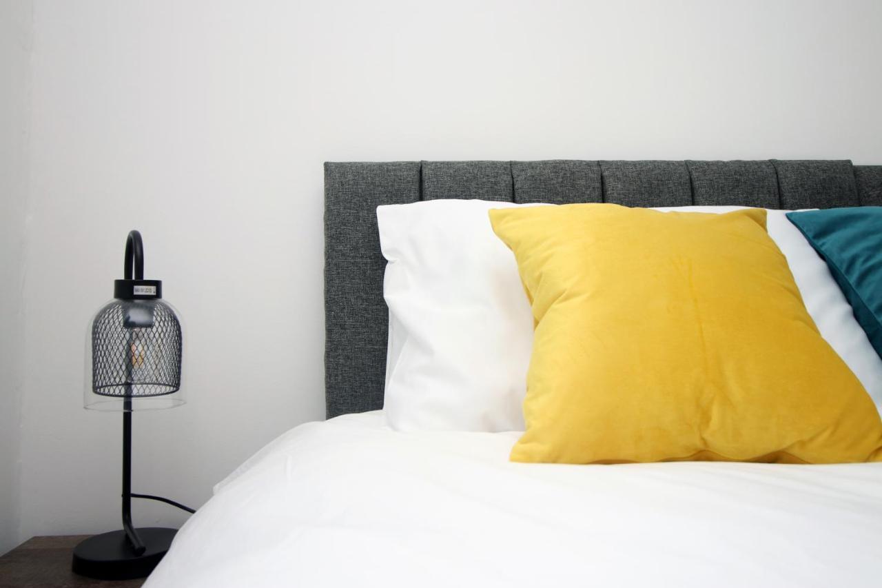 Delft - Spacious Home, High Speed Wi-Fi, Free Parking, Terrace Swindon Exteriör bild