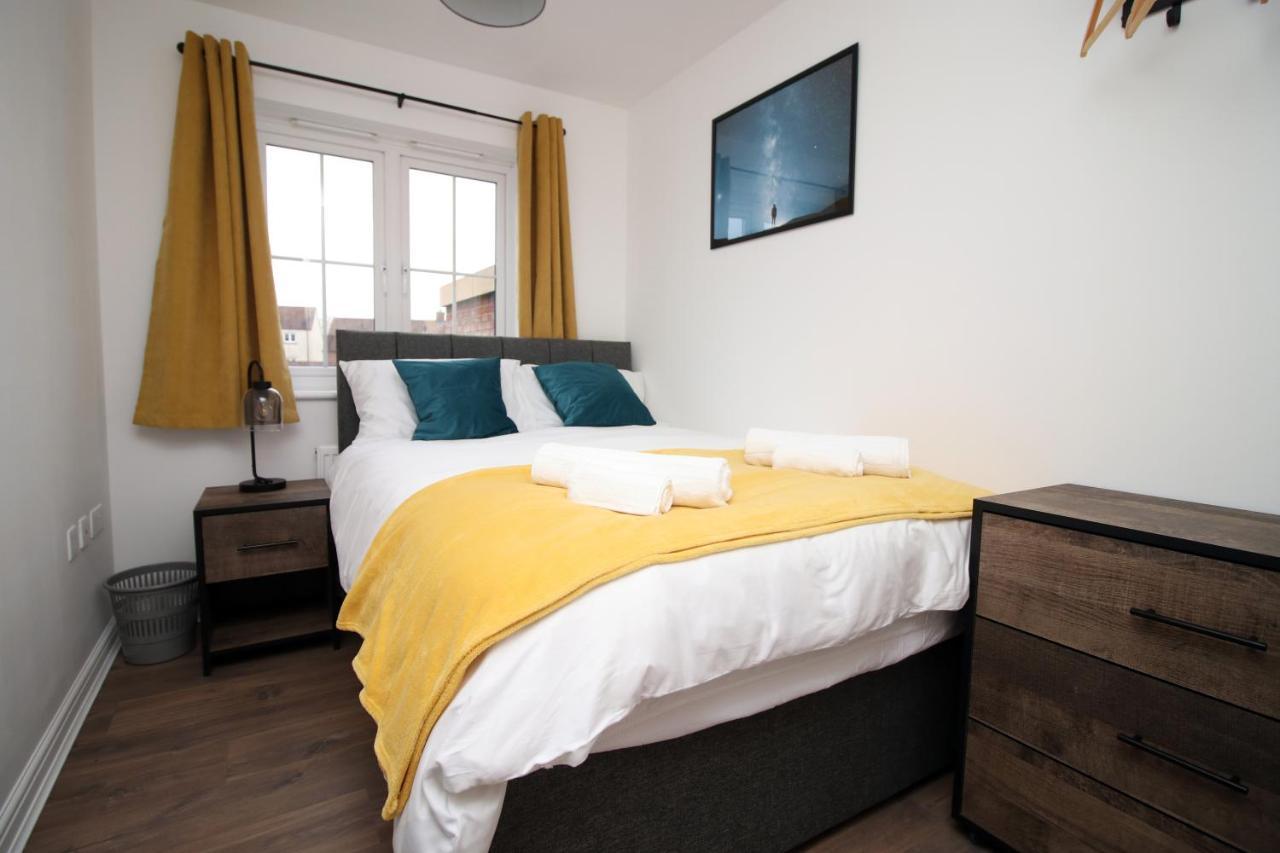 Delft - Spacious Home, High Speed Wi-Fi, Free Parking, Terrace Swindon Exteriör bild
