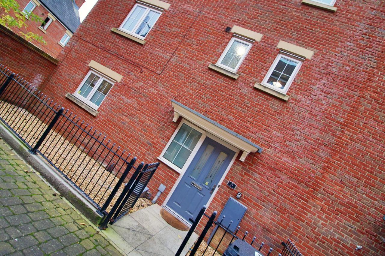 Delft - Spacious Home, High Speed Wi-Fi, Free Parking, Terrace Swindon Exteriör bild
